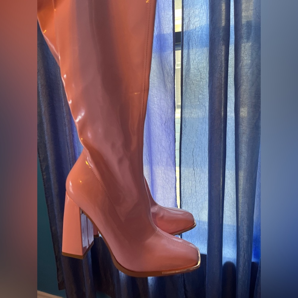 Baby pink knee-high boots 😍🔥💗